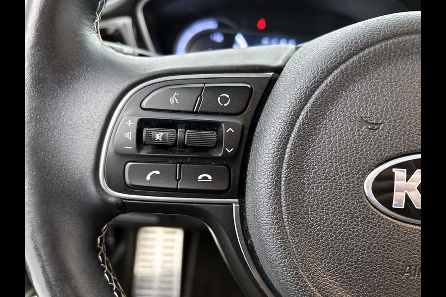 Kia e-Niro ExecutiveLine 64 kWh (CARPLAY, CAMERA, STOELVERWARMING/KOELING, ADAPTIVE CRUISE, 1e EIGENAAR)