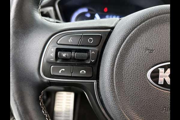 Kia e-Niro ExecutiveLine 64 kWh (CARPLAY, CAMERA, STOELVERWARMING/KOELING, ADAPTIVE CRUISE, 1e EIGENAAR)