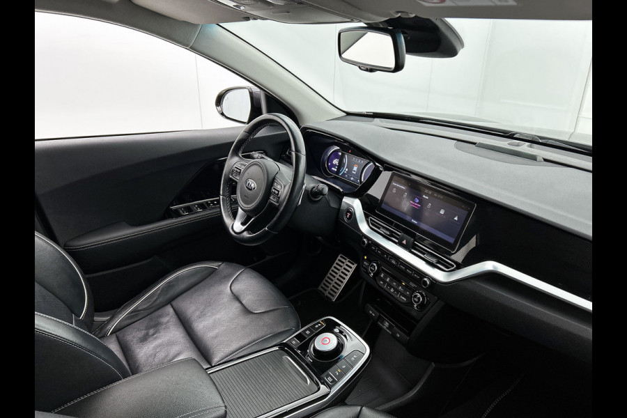 Kia e-Niro ExecutiveLine 64 kWh (CARPLAY, CAMERA, STOELVERWARMING/KOELING, ADAPTIVE CRUISE, 1e EIGENAAR)