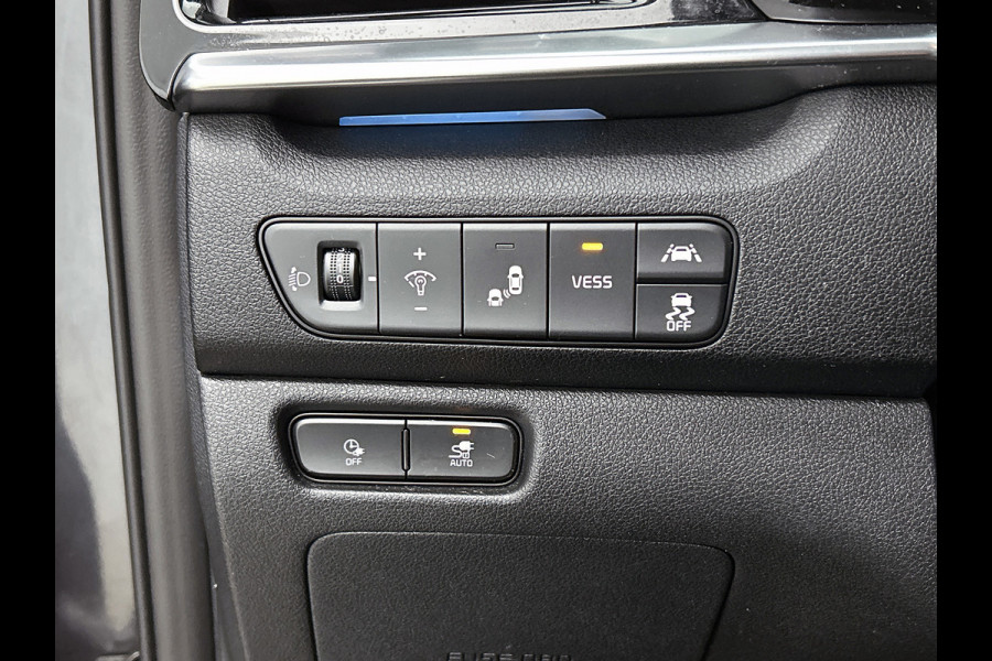 Kia e-Niro ExecutiveLine 64 kWh (CARPLAY, CAMERA, STOELVERWARMING/KOELING, ADAPTIVE CRUISE, 1e EIGENAAR)