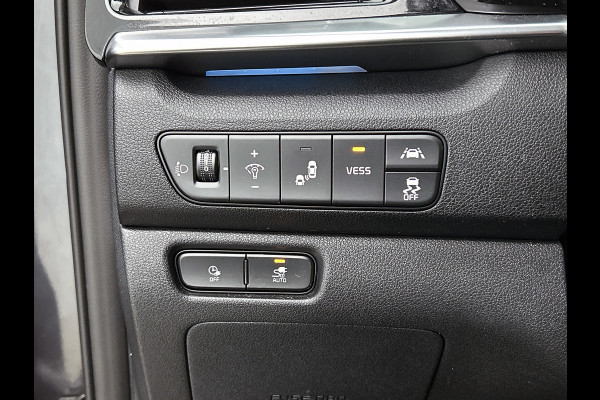 Kia e-Niro ExecutiveLine 64 kWh (CARPLAY, CAMERA, STOELVERWARMING/KOELING, ADAPTIVE CRUISE, 1e EIGENAAR)