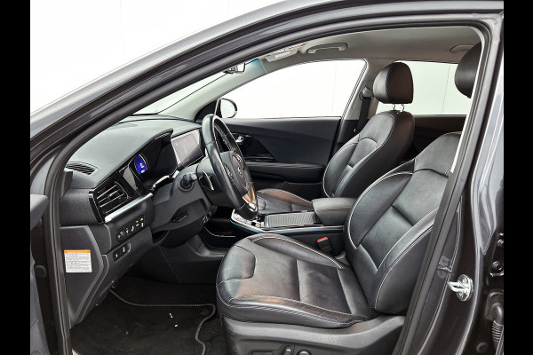 Kia e-Niro ExecutiveLine 64 kWh (CARPLAY, CAMERA, STOELVERWARMING/KOELING, ADAPTIVE CRUISE, 1e EIGENAAR)