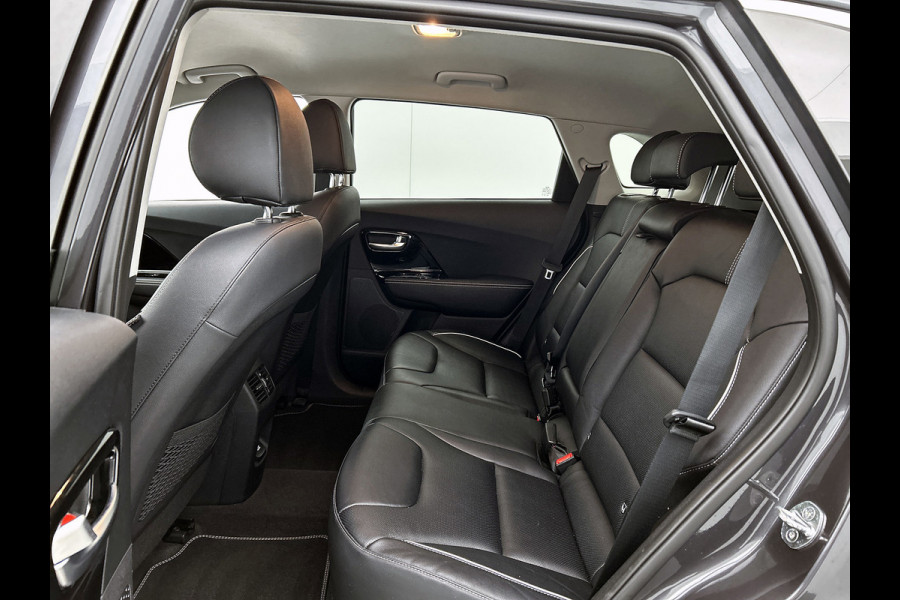 Kia e-Niro ExecutiveLine 64 kWh (CARPLAY, CAMERA, STOELVERWARMING/KOELING, ADAPTIVE CRUISE, 1e EIGENAAR)