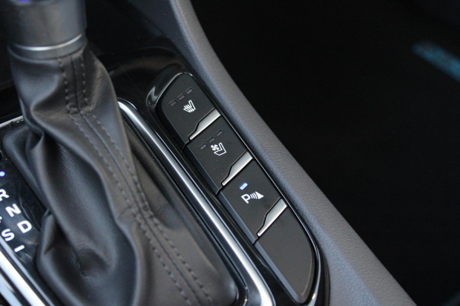 Hyundai IONIQ 1.6 GDi Premium | Stoelverwarming + Koeling | Electrische Stoelen Memory | Schuif/Kanteldak | Camera | Climate Control | Navigatie |