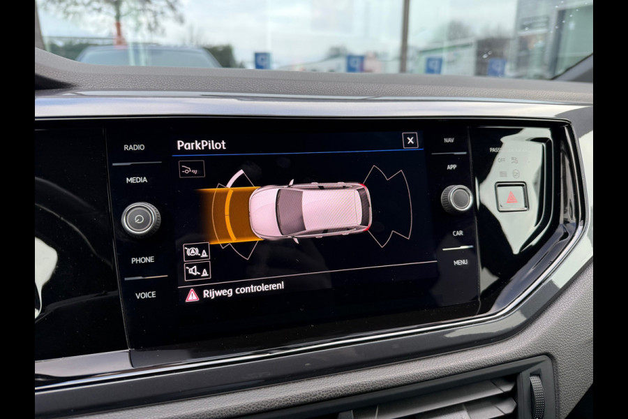 Volkswagen Polo 1.0 TSI Highline Business R - Navi - Leder - Beats - Trekhaak - Org.NL