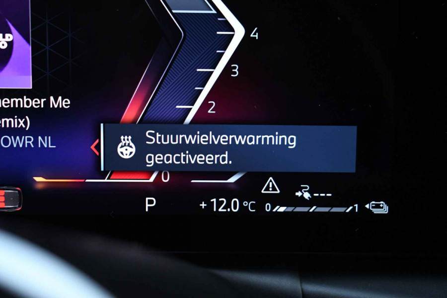 BMW 3 Serie Touring 330e M-Sport Pano ACC Trekh H/K HUD Stuurverw