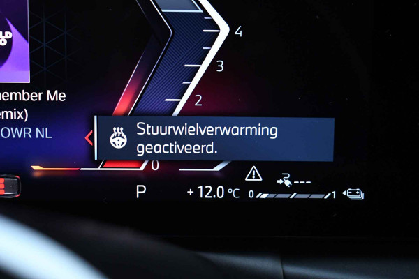 BMW 3 Serie Touring 330e M-Sport Pano ACC Trekh H/K HUD Stuurverw