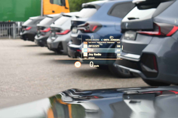 BMW 3 Serie Touring 330e M-Sport Pano ACC Trekh H/K HUD Stuurverw