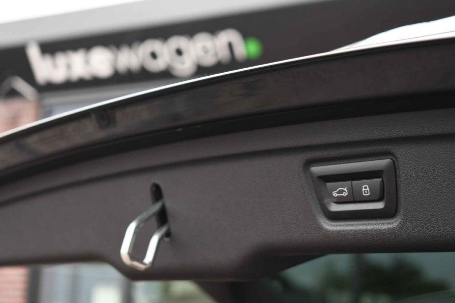 BMW 3 Serie Touring 330e M-Sport Pano ACC Trekh H/K HUD Stuurverw