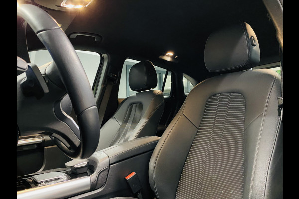 Mercedes-Benz EQA 250 // 18" Velgen // Privacy Glass // Easy pack achterklep // Dodehoekassistent // Sfeerverlichting // Apple Play // Android Aut