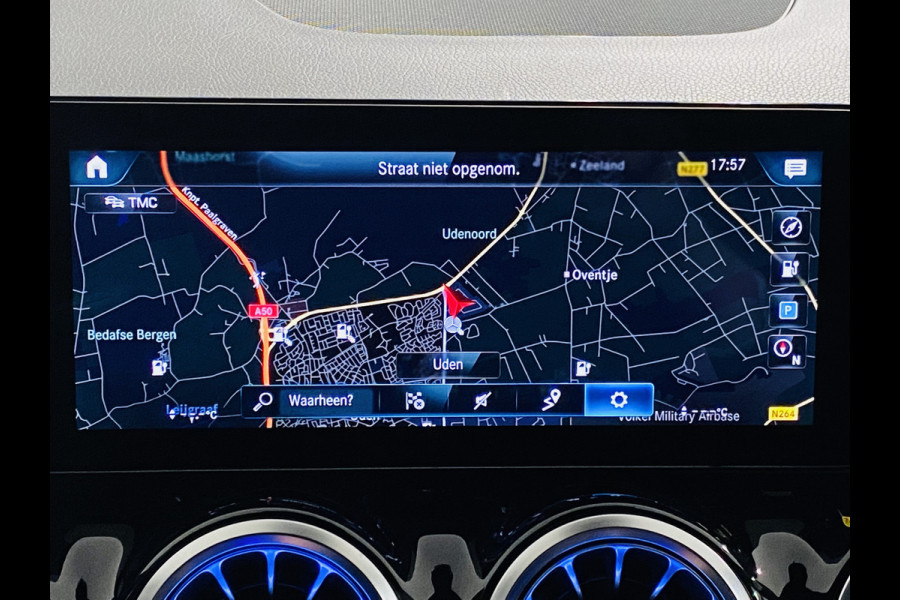 Mercedes-Benz EQA 250 // 18" Velgen // Privacy Glass // Easy pack achterklep // Dodehoekassistent // Sfeerverlichting // Apple Play // Android Aut