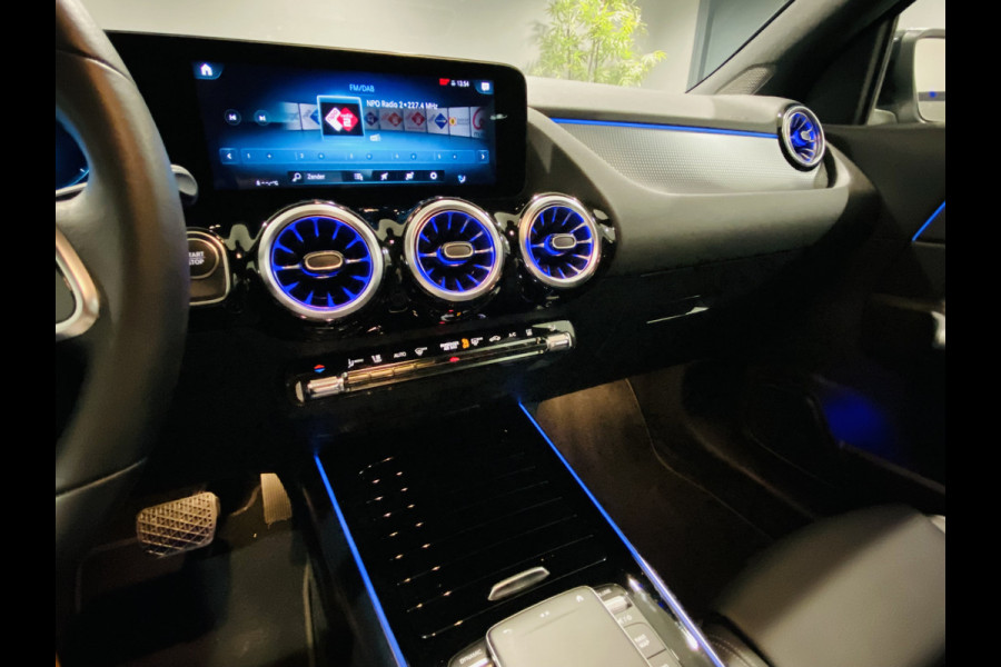 Mercedes-Benz EQA 250 // 18" Velgen // Privacy Glass // Easy pack achterklep // Dodehoekassistent // Sfeerverlichting // Apple Play // Android Aut