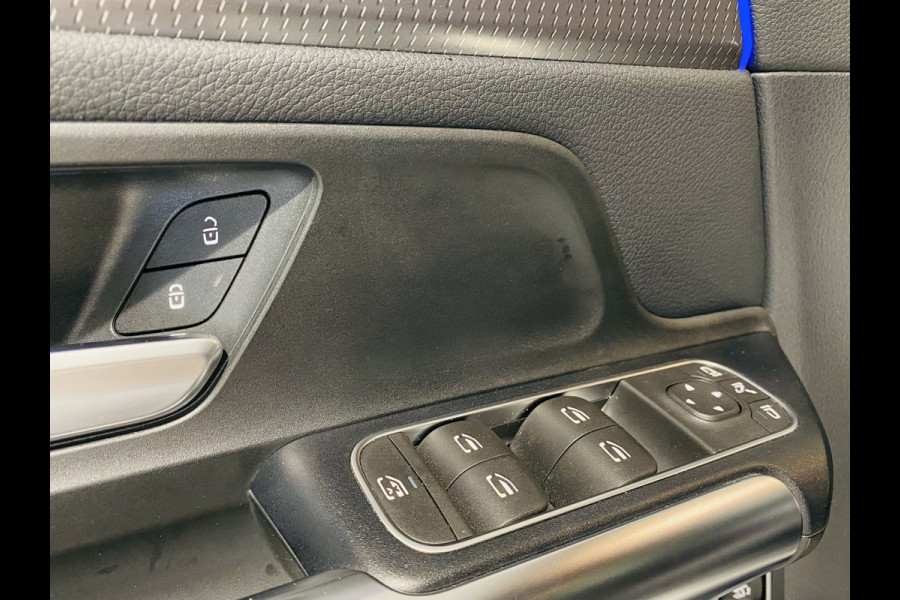 Mercedes-Benz EQA 250 // 18" Velgen // Privacy Glass // Easy pack achterklep // Dodehoekassistent // Sfeerverlichting // Apple Play // Android Aut
