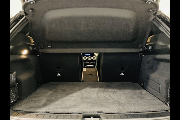 Mercedes-Benz EQA 250 // 18" Velgen // Privacy Glass // Easy pack achterklep // Dodehoekassistent // Sfeerverlichting // Apple Play // Android Aut