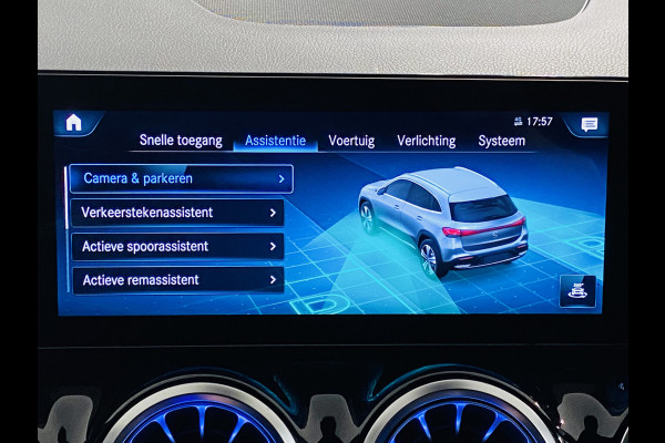 Mercedes-Benz EQA 250 // 18" Velgen // Privacy Glass // Easy pack achterklep // Dodehoekassistent // Sfeerverlichting // Apple Play // Android Aut