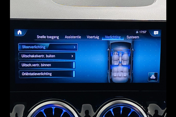 Mercedes-Benz EQA 250 // 18" Velgen // Privacy Glass // Easy pack achterklep // Dodehoekassistent // Sfeerverlichting // Apple Play // Android Aut