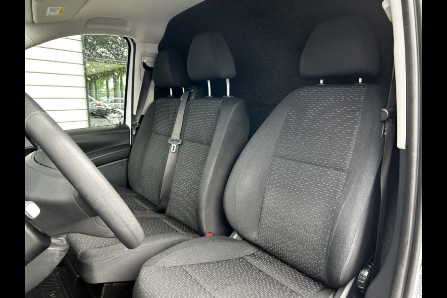 Mercedes-Benz Vito 110 CDI L2 Lang RWD // Airco // Achterklep // 12 mnd Garantie // 2000kg // Bank // Radio // CV // Betimmering // Wieldoppen