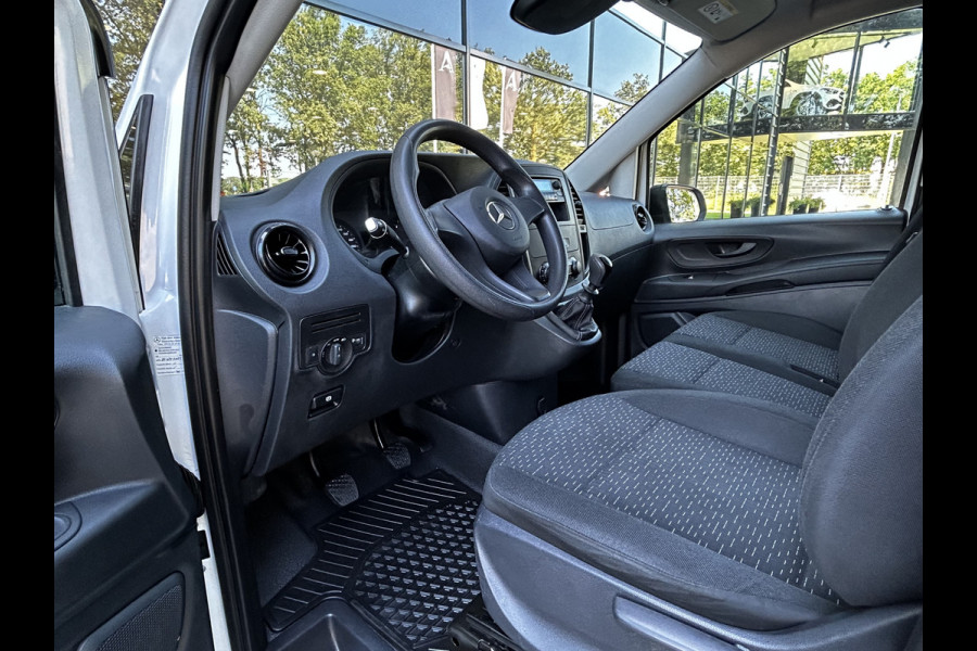 Mercedes-Benz Vito 110 CDI L2 Lang // Trekhaak // Airco // Achterklep // 12 mnd Garantie // Bank // Radio // CV // Betimmering // Wieldoppen