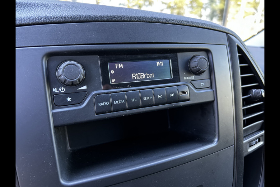 Mercedes-Benz Vito 110 CDI L2 Lang // Trekhaak // Airco // Achterklep // 12 mnd Garantie // Bank // Radio // CV // Betimmering // Wieldoppen