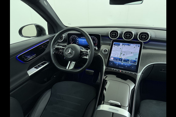 Mercedes-Benz GLC 400e 4Matic AMG // Trekhaak // Luchtvering // Meesturende Achteras // Panoramadak // Nightpakket // 360 Camera // Digital Light
