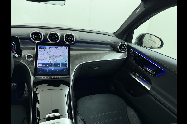 Mercedes-Benz GLC 400e 4Matic AMG // Trekhaak // Luchtvering // Meesturende Achteras // Panoramadak // Nightpakket // 360 Camera // Digital Light