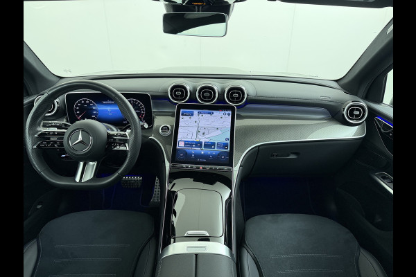 Mercedes-Benz GLC 400e 4Matic AMG // Trekhaak // Luchtvering // Meesturende Achteras // Panoramadak // Nightpakket // 360 Camera // Digital Light