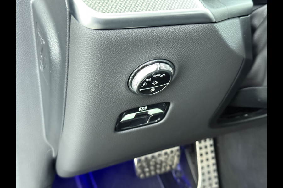 Mercedes-Benz GLC 400e 4Matic AMG // Trekhaak // Luchtvering // Meesturende Achteras // Panoramadak // Nightpakket // 360 Camera // Digital Light