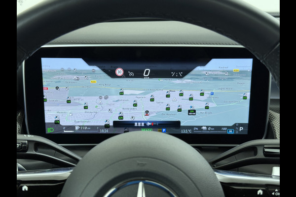 Mercedes-Benz GLC 400e 4Matic AMG // Trekhaak // Luchtvering // Meesturende Achteras // Panoramadak // Nightpakket // 360 Camera // Digital Light