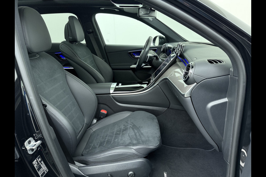 Mercedes-Benz GLC 400e 4Matic AMG // Trekhaak // Luchtvering // Meesturende Achteras // Panoramadak // Nightpakket // 360 Camera // Digital Light