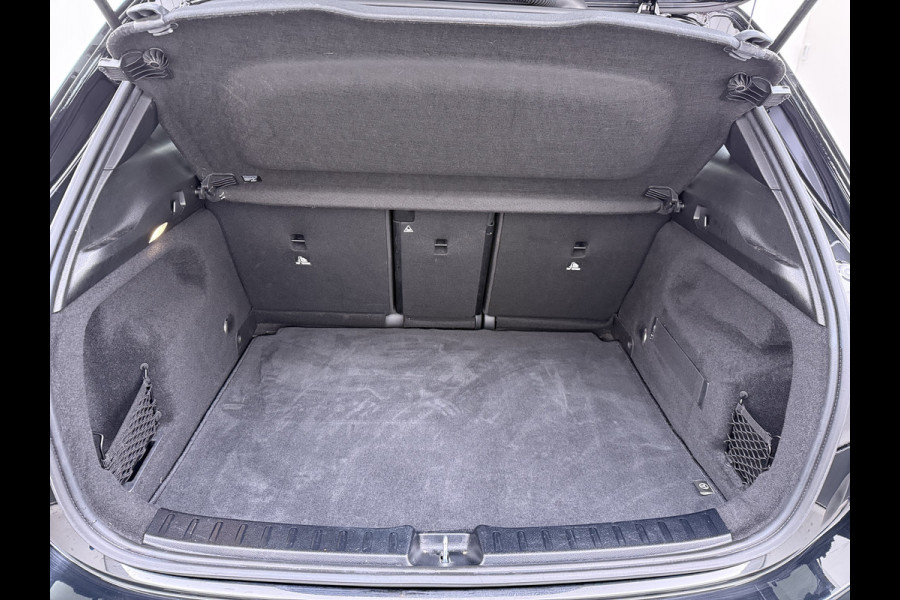 Mercedes-Benz GLA 250e AMG // Memory Stoelen // Distronic // Panoramadak // Rij Assistentiepakket // MultiBeam LED // Carplay // Nightpakket