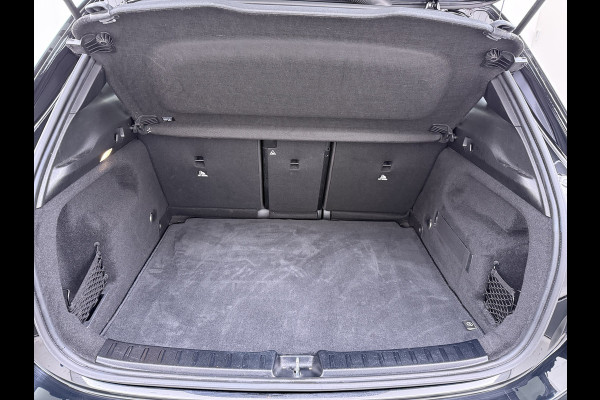 Mercedes-Benz GLA 250e AMG // Memory Stoelen // Distronic // Panoramadak // Rij Assistentiepakket // MultiBeam LED // Carplay // Nightpakket