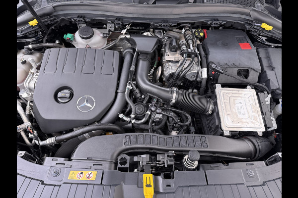 Mercedes-Benz GLA 250e AMG // Memory Stoelen // Distronic // Panoramadak // Rij Assistentiepakket // MultiBeam LED // Carplay // Nightpakket