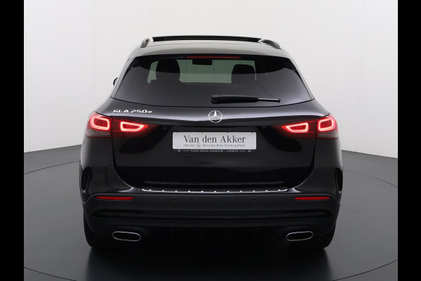 Mercedes-Benz GLA 250e AMG // Memory Stoelen // Distronic // Panoramadak // Rij Assistentiepakket // MultiBeam LED // Carplay // Nightpakket