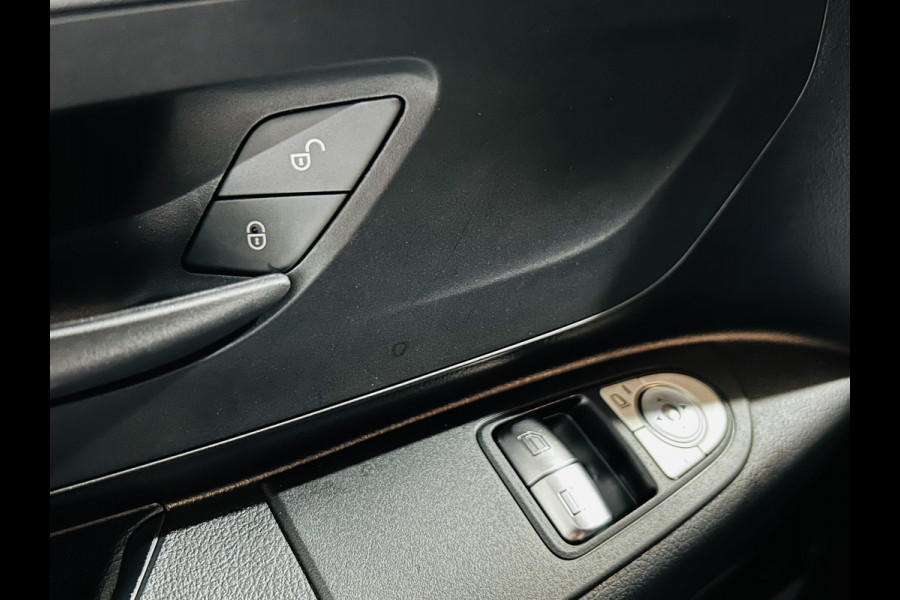 Mercedes-Benz Vito 110 CDI Lang // Airco // Navigatie// // Achterklep // Bumpers in kleur // Groot Scherm // Betimmering