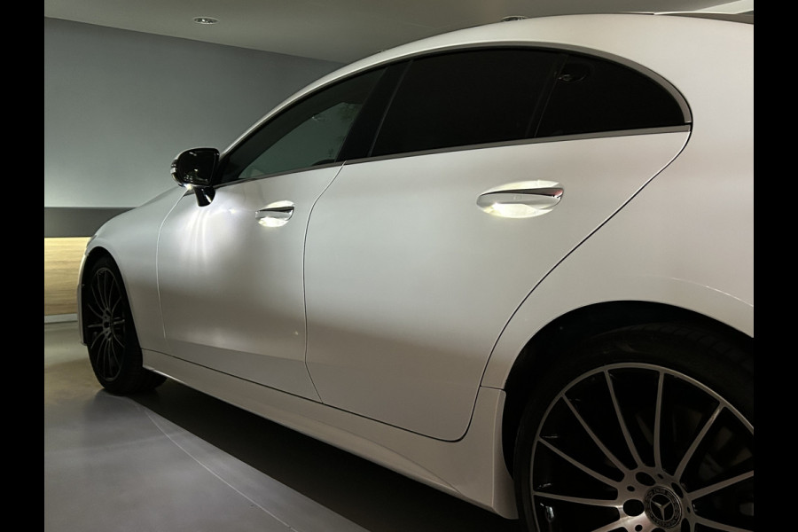 Mercedes-Benz CLS-Klasse 450 4Matic AMG // Burmester // 360 Camera // Sunroof // Trekhaak // 20 inch // Designo White // Distronic