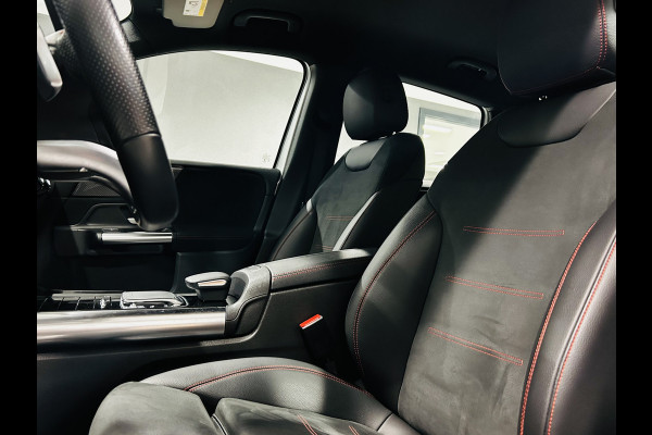 Mercedes-Benz B-Klasse 180 AMG // Trekhaak // Camera // Elek. Achterklep // Carplay // LED Koplampen // Navigatie