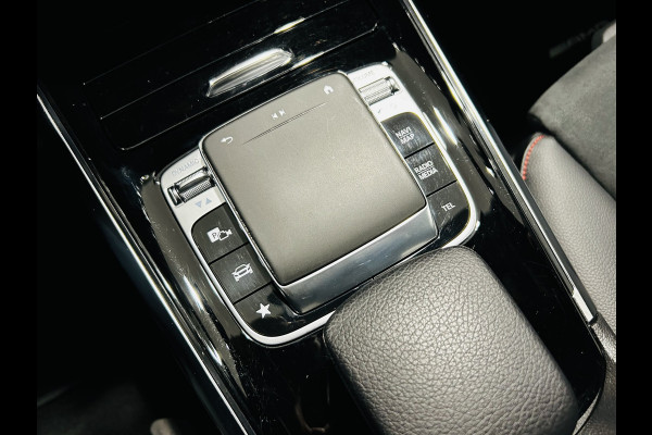 Mercedes-Benz B-Klasse 180 AMG // Trekhaak // Camera // Elek. Achterklep // Carplay // LED Koplampen // Navigatie