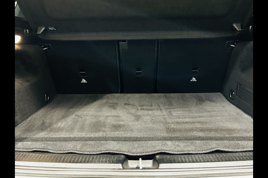 Mercedes-Benz B-Klasse 180 AMG // Trekhaak // Camera // Elek. Achterklep // Carplay // LED Koplampen // Navigatie