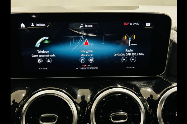 Mercedes-Benz B-Klasse 180 AMG // Trekhaak // Camera // Elek. Achterklep // Carplay // LED Koplampen // Navigatie