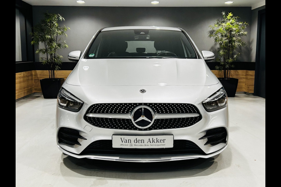 Mercedes-Benz B-Klasse 180 AMG // Trekhaak // Camera // Elek. Achterklep // Carplay // LED Koplampen // Navigatie