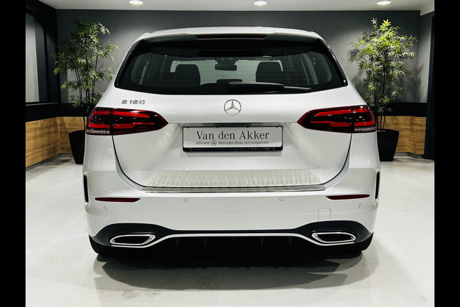 Mercedes-Benz B-Klasse 180 AMG // Trekhaak // Camera // Elek. Achterklep // Carplay // LED Koplampen // Navigatie
