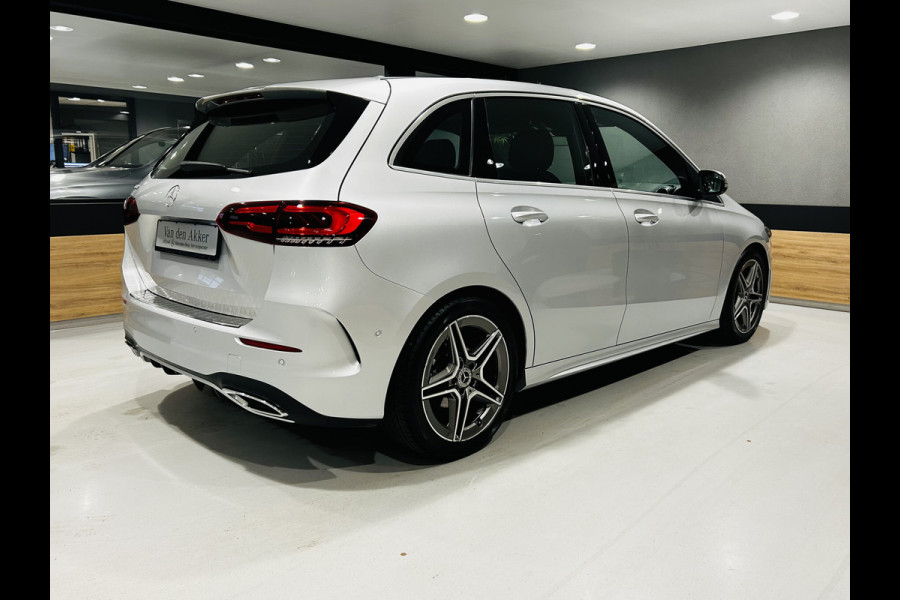 Mercedes-Benz B-Klasse 180 AMG // Trekhaak // Camera // Elek. Achterklep // Carplay // LED Koplampen // Navigatie