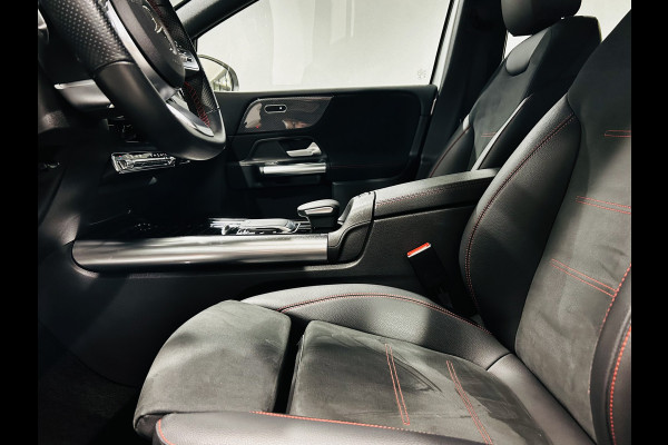 Mercedes-Benz B-Klasse 180 AMG // Trekhaak // Camera // Elek. Achterklep // Carplay // LED Koplampen // Navigatie