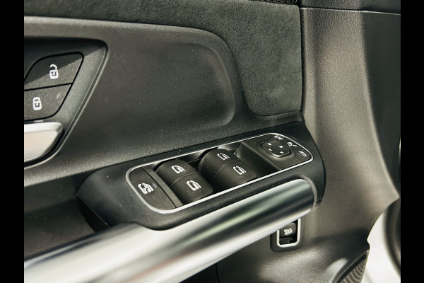 Mercedes-Benz B-Klasse 180 AMG // Trekhaak // Camera // Elek. Achterklep // Carplay // LED Koplampen // Navigatie