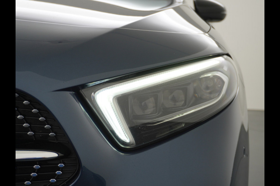 Mercedes-Benz A-Klasse 250e AMG // Panoramadak // Memory // Trekhaak // Keyless // Carplay // Sfeerverlichting // MultiBeam LED // Night Pakket // Augm