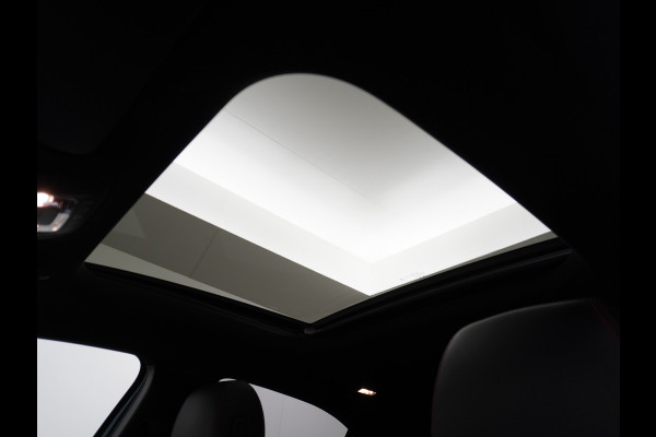 Mercedes-Benz A-Klasse 250e AMG // Panoramadak // Memory // Trekhaak // Keyless // Carplay // Sfeerverlichting // MultiBeam LED // Night Pakket // Augm