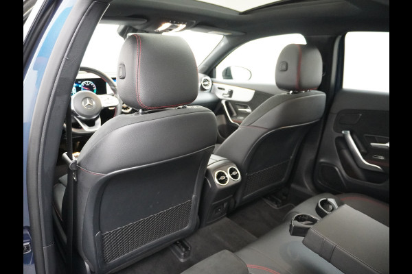 Mercedes-Benz A-Klasse 250e AMG // Panoramadak // Memory // Trekhaak // Keyless // Carplay // Sfeerverlichting // MultiBeam LED // Night Pakket // Augm