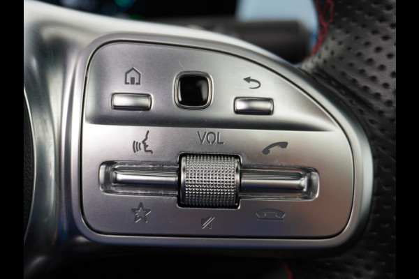 Mercedes-Benz A-Klasse 250e AMG // Panoramadak // Memory // Trekhaak // Keyless // Carplay // Sfeerverlichting // MultiBeam LED // Night Pakket // Augm