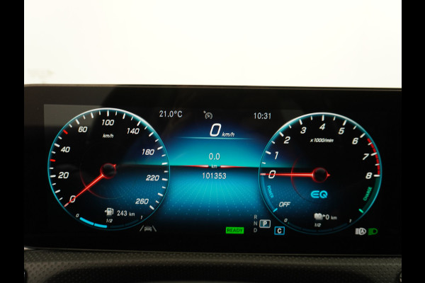 Mercedes-Benz A-Klasse 250e AMG // Panoramadak // Memory // Trekhaak // Keyless // Carplay // Sfeerverlichting // MultiBeam LED // Night Pakket // Augm