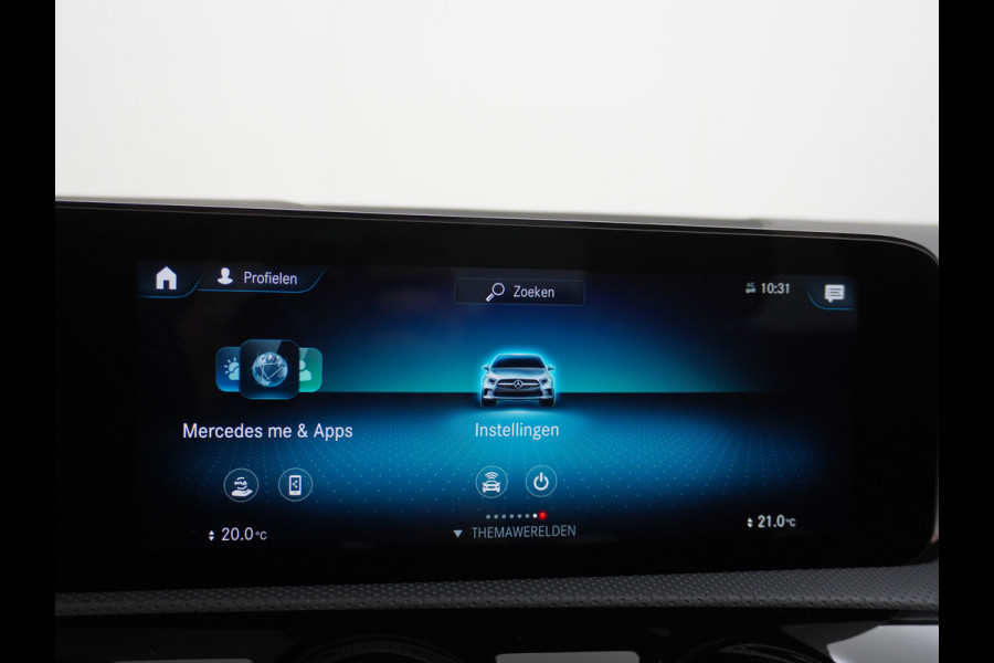 Mercedes-Benz A-Klasse 250e AMG // Panoramadak // Memory // Trekhaak // Keyless // Carplay // Sfeerverlichting // MultiBeam LED // Night Pakket // Augm
